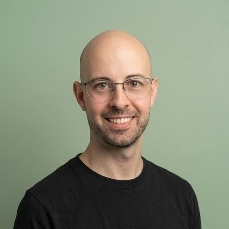 César Flores - Especialista en digitalización